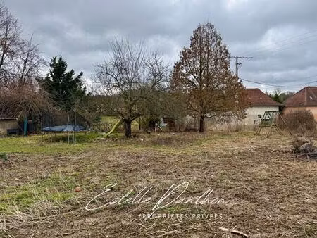 terrain constructible de 860 m2 à doissin