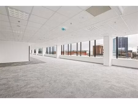 location bureau cergy 1 024 m²