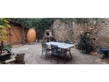 faugères  180m2 hab.  cour  terrasse  beau potentiel