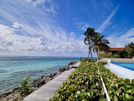 exclusivité – appartement t3 “les pieds dans l’eau”