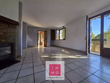 a saisir maison avec garage  atelier et jardin clos