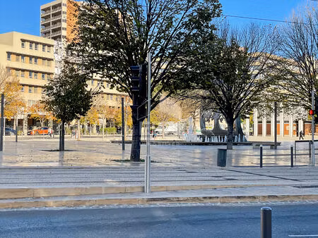 local commercial 2 pièces 111 m² à vendre / acheter marseille 8e arrondissement 13008 ? | 