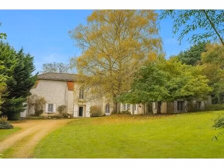 demeure 8 pièces 245 m² à vendre / acheter colombiers 86490 ? | era immobilier