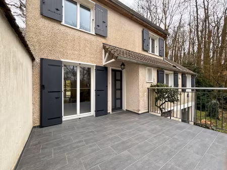 maison individuelle en bordure de forêt