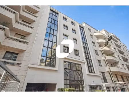 a louer  locaux renoves - loyer attractif