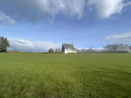 jolie néo-bretonne avec hangar