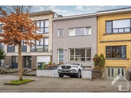 instapklare gezinswoning met 3 slaapkamers  garage en tuin in rustige enkelrichtingsstraat