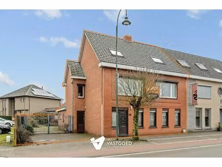 centraal gelegen  ruime woning met veel mogelijkheden!