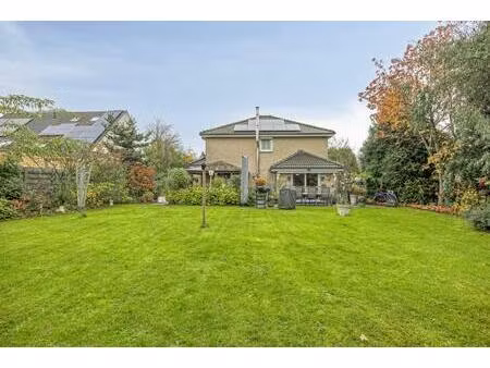 instapklare gezinswoning met tuin in residentieel evergem