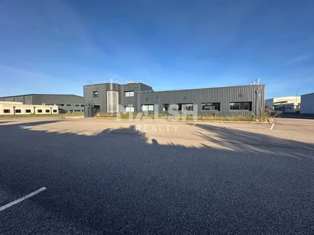 bâtiment d'activités indépendant à saint andre de corcy - a vendre - 1631 m²