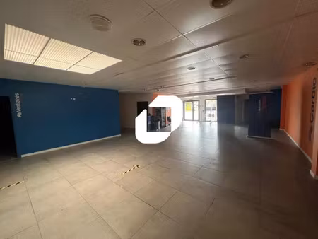 a vendre ou a louer  idalement situes (face a la gare)