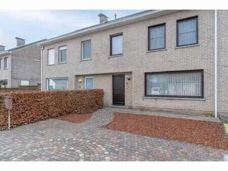 zeer gunstig gelegen woning met 3 slpks en dubbele garage