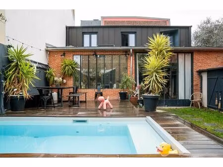 nila - composition architecturale en double lecture autour d’un patio avec piscine