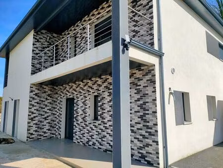 maison 224 m² - 7 pieces - garage et dependances - terrain 3232 m²