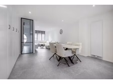 volledig gerenoveerde woning in het hart van wijnegem