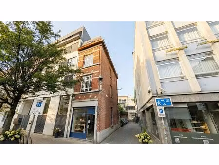 handelshuis met 6 studentenkamers - vergund