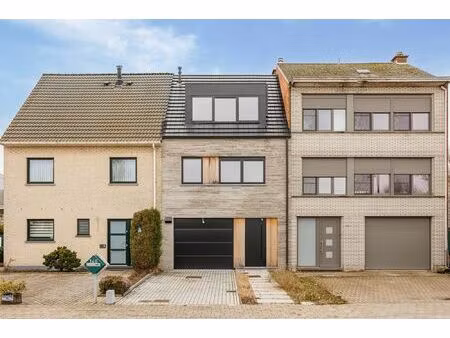 ben-woning met 4 slaapkamers en tuin