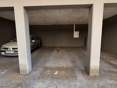 parking couvert dans résidence sécurisée aux chartrons