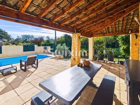 villa de plain-pied avec piscine  dépendance et grand terrain