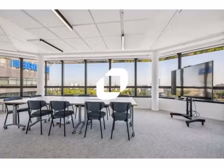 a louer  bâtiment verdoyant au pied de la porte d'orléans !