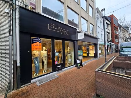 handelsruimte  72m² + kelder  op enkele passen van de grote markt