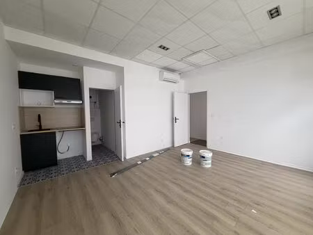 vente local commercial 25m2 grenoble 38000 - 96000 € - surface privée
