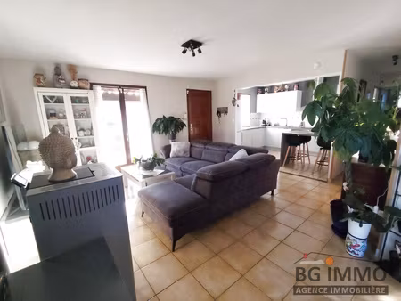 villa f 4 de plain pied en 4 faces sur 430 m2 de terrain