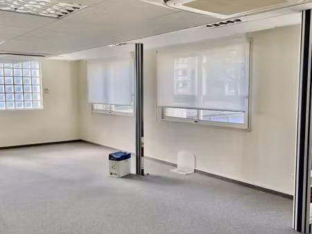 immeuble indépendant de bureaux de standing situé au coeur de la cité impériale !