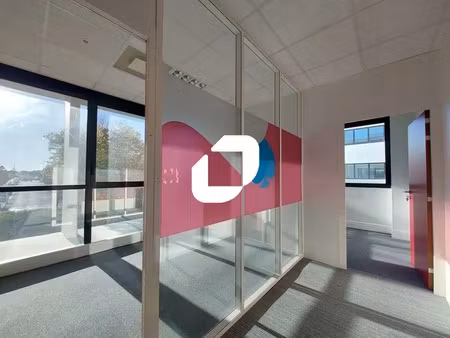 bureaux cloisonnés accès pmr et parking