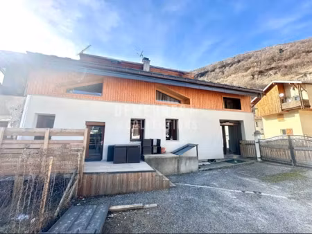 vente maison 5 pièces 136 m² à la plagne (73210)  415 000 €