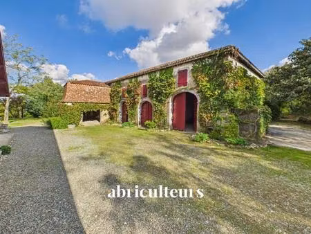 corps de ferme avec dépendances sur terrain de 7 600 m² avec piscine – tilh