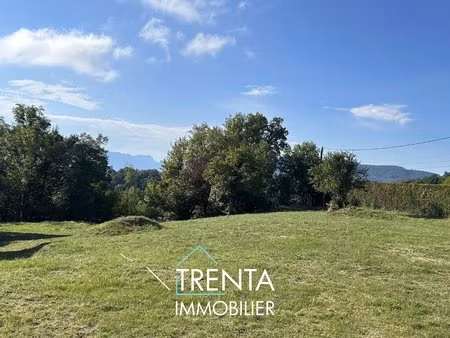 terrain à bâtir – 590 m² – libre de constructeur