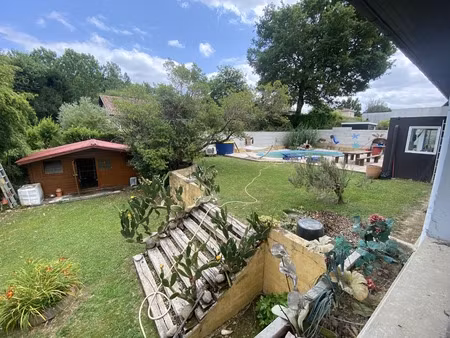 a dax  maison t5 avec jardin et piscine