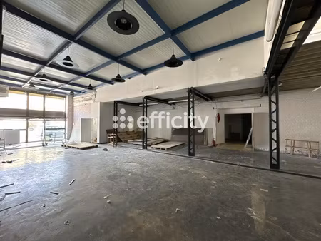 local commercial 5 pièces - 291 m²