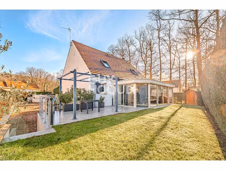 maison familiale avec véranda de 28 m² et sous-sol total dans secteur recherché