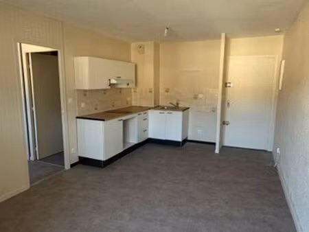 location appartement 2 pièces 33m2 amélie-les-bains-palalda 66110 - 600 € - surface privée