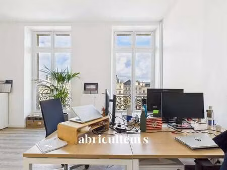 location bureaux et commerces à bordeaux (33000) : à louer / 215m² bordeaux