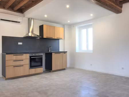 maison entièrement rénovée avec jardin et garage