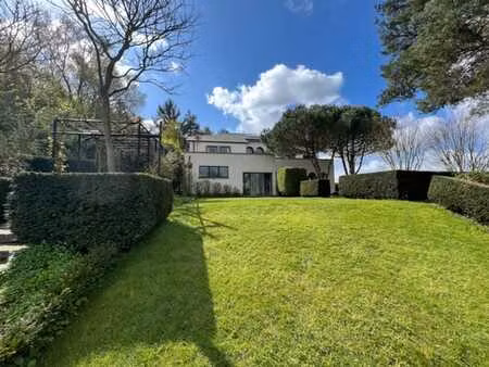 sur les hauteur  lumineuse villa avec vue sur la vallée