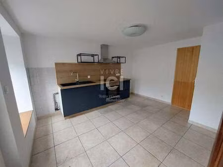 location maison à geneston (44140) : à louer / 28m² geneston