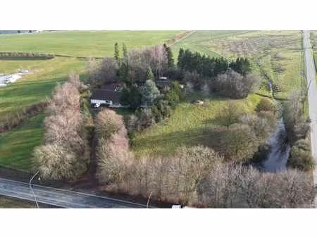 propriété de plain-pied sur 1 5 hectare en zone d'habitat