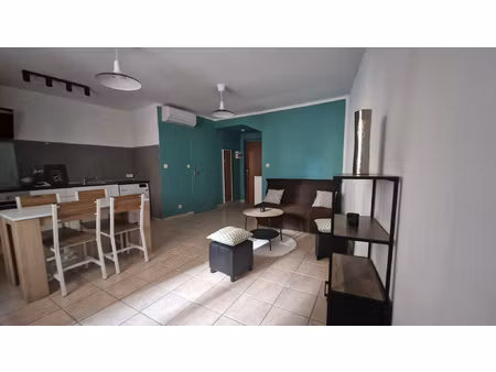 spacieux studio meublé en rdc