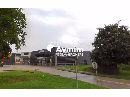 location local commercial