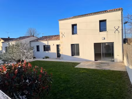 location maison 5 pièces 150 m² à saint-georges-du-bois (17700)  1 590 €