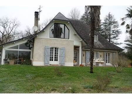 villa spacieuse avec hangar sur 5000m² de terrain