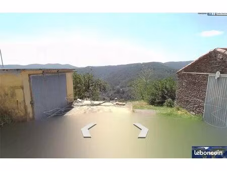 terrain constructible 1800 m² viabilisé + 2 garages + 10 ha + source –