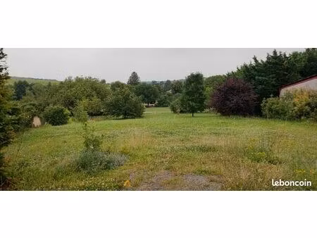 grand terrain à bâtir de 2320 m²