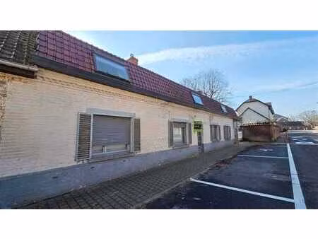 maison spacieuse de 4 ch avec un beau jardin.