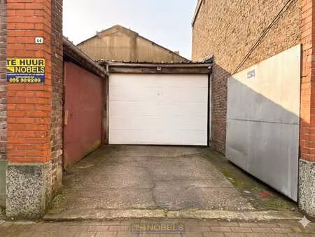 à louer  place de parking dans un garage fermé dans le ce...