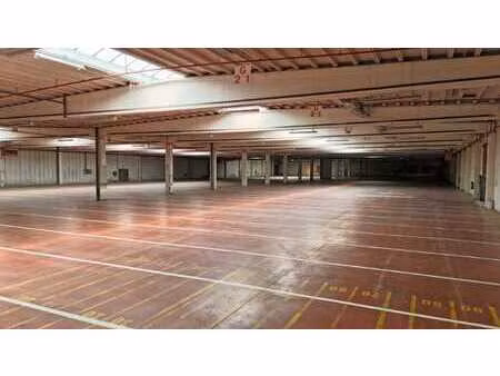 magazijn met kantoren te huur